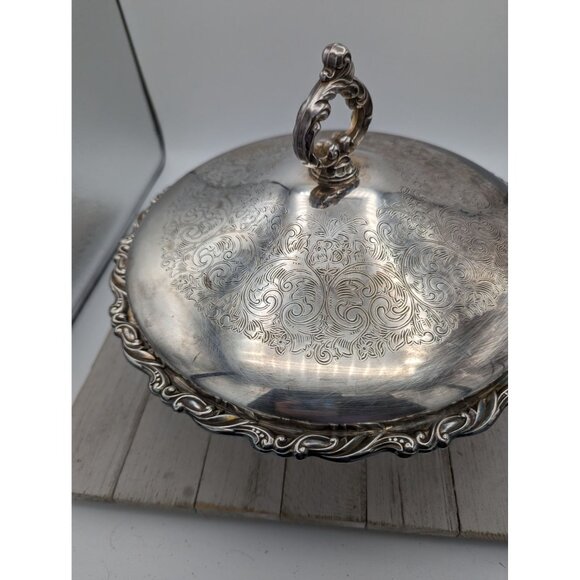 Wm A Rogers By Oneida Ltd Silversmiths 10” Dish Pedestal Bowl w/ Lid Etched - Picture 3 of 12